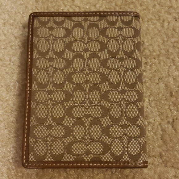 Coach🛫 - Picture 4 of 5